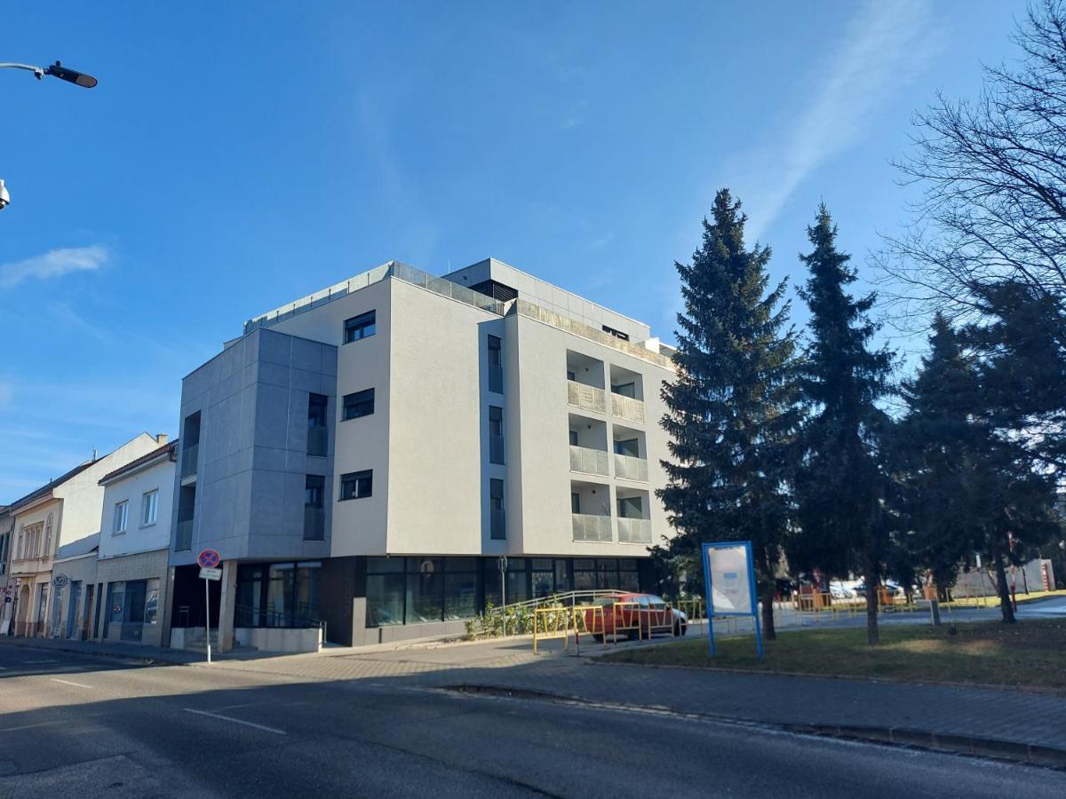 Subarx Centrum Nitra Exteriör bild
